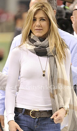 Jennifer Aniston wearing Burberry Ivory Plaid Cashmere Crinkled Scarf -  Celebrity Style Guide