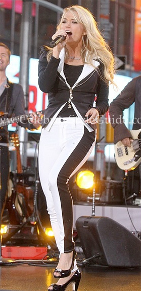 Carrie Underwood wearing Rag & Bone Split Jeans - Celebrity Style Guide