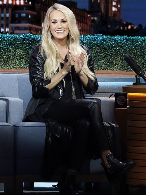 Carrie Underwood's Leather Maternity Leggings are Totally Affordable -  Celebrity Style Guide