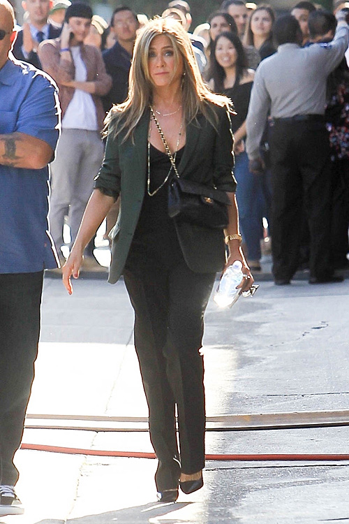 Who made Jennifer Aniston's green blazer, black handbag, and tank top? –  OutfitID