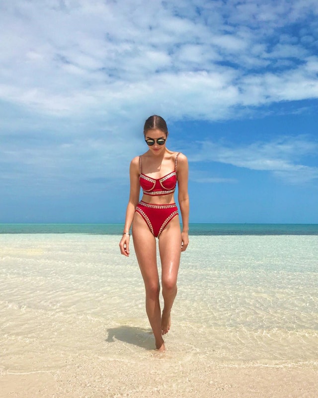 Instagram Worthy Beach Poses to Copy From Celebrities this Summer